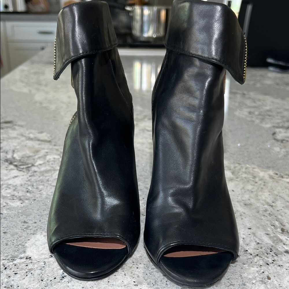 VINCE Camuto Black Leather Peep-Toe Folded-Cuff Heel Booties with Gold Size 6 - Picture 4 of 15